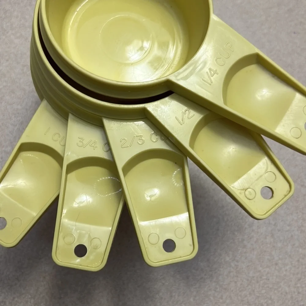Tupperware Vintage Measuring Cups Nesting Set of 5 Golden - Picture 3 of 6